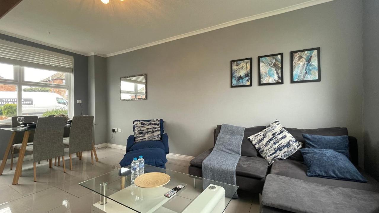 Fully Serviced Three Bed House In 더럼 외부 사진